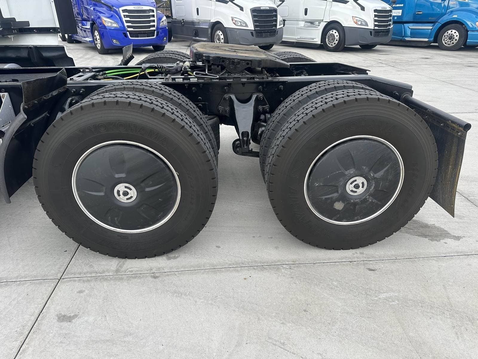 2022 International LT Sleeper Semi Truck - Raised Roof Sleeper, A26 450HP, 12 Speed Automatic image 12