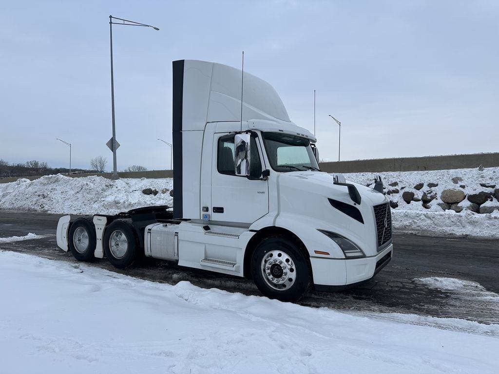 2020 Volvo VNR image 7