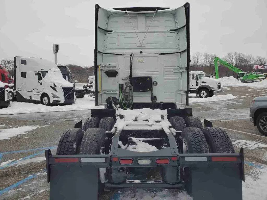 2022 Volvo VNL image 1