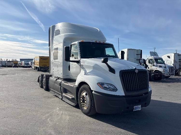 2023 International LT62F image 1