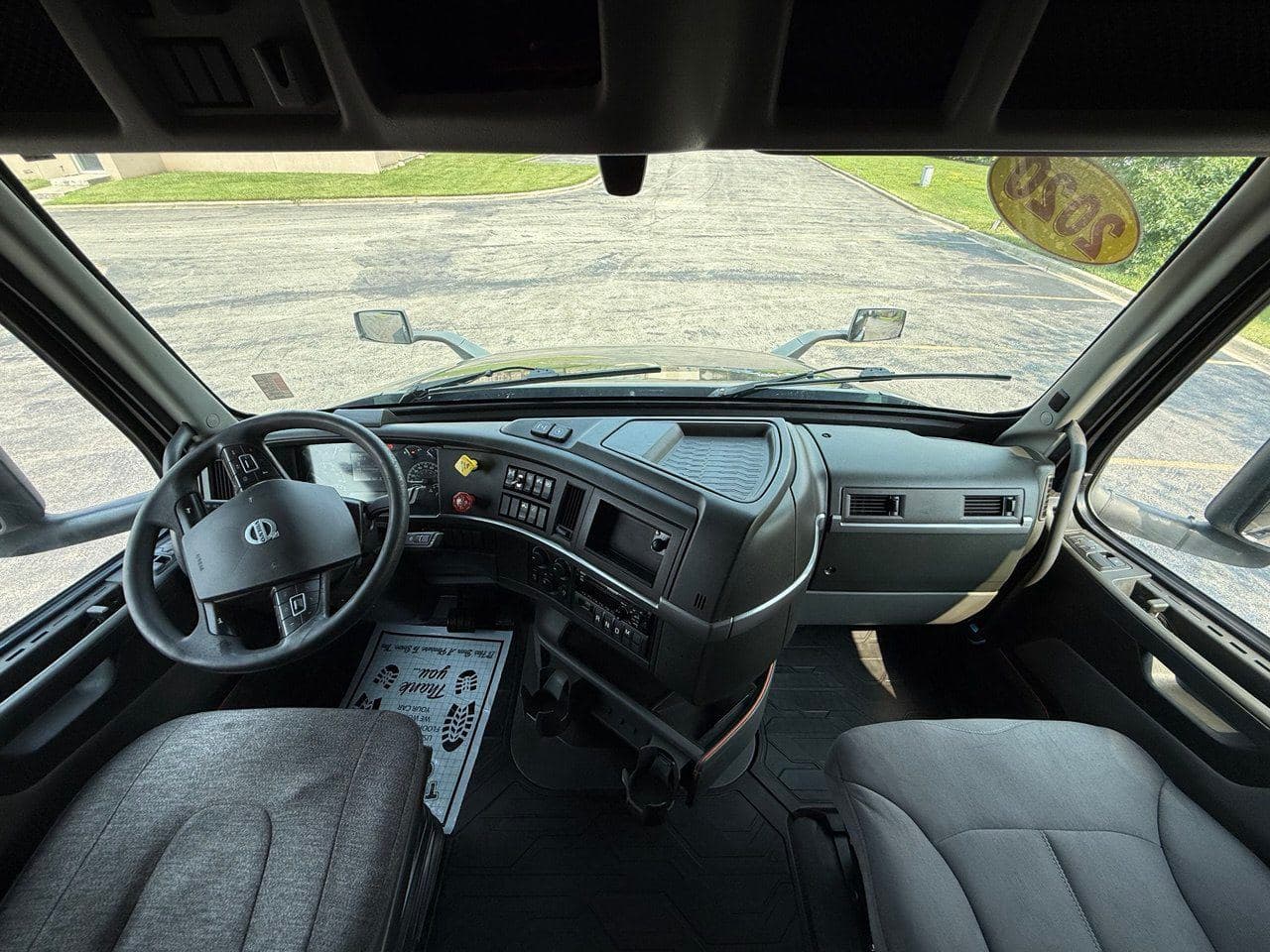 2020 Volvo VNL860 #1172 image 13