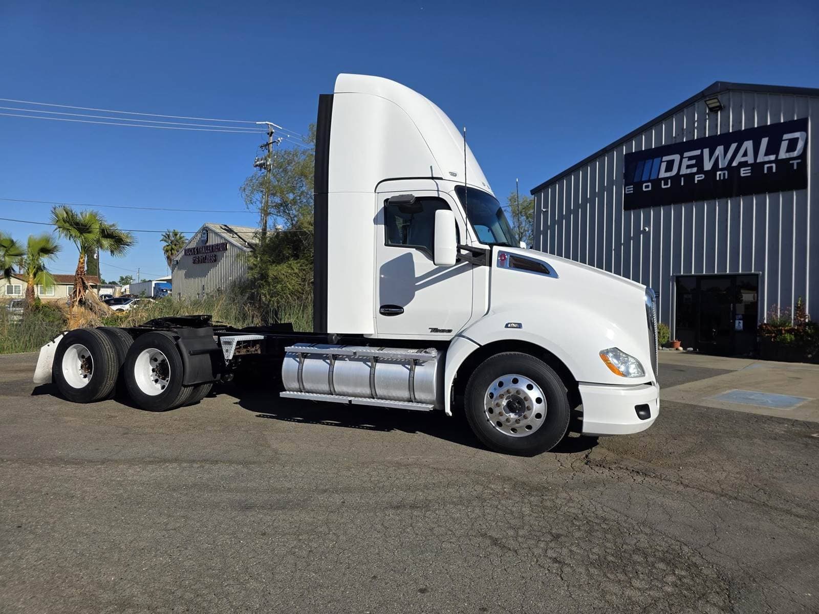 2022 Kenworth T680 image 6