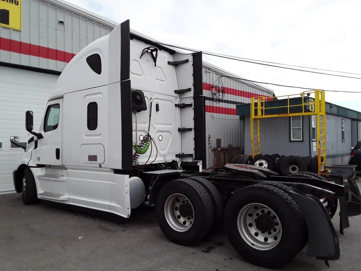 2020 Freightliner Cascadia 126 Sleeper Semi Truck - 72" Condo Sleeper, 400HP, 12 Speed Automatic image 6