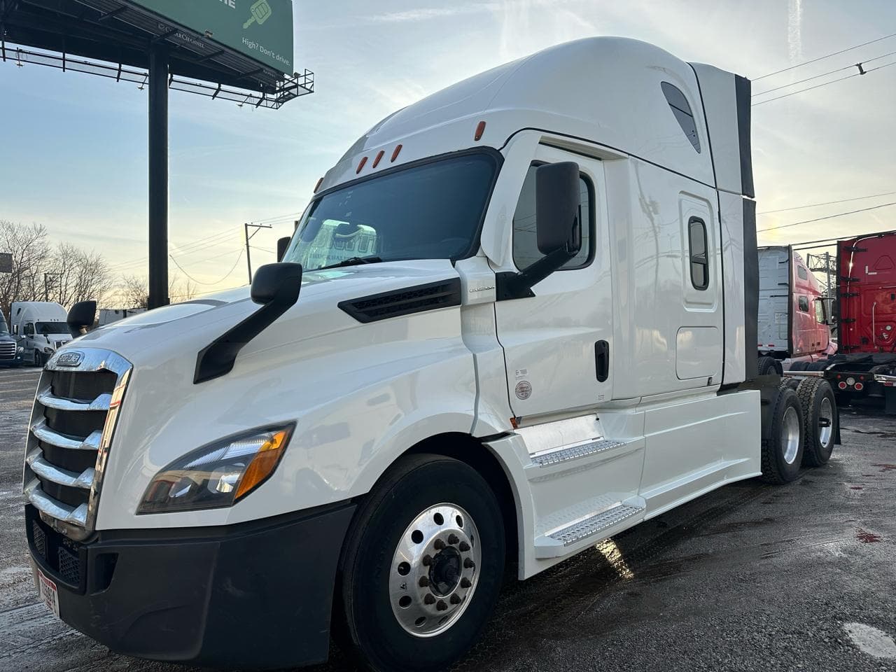 2021 Freightliner Cascadia image 2