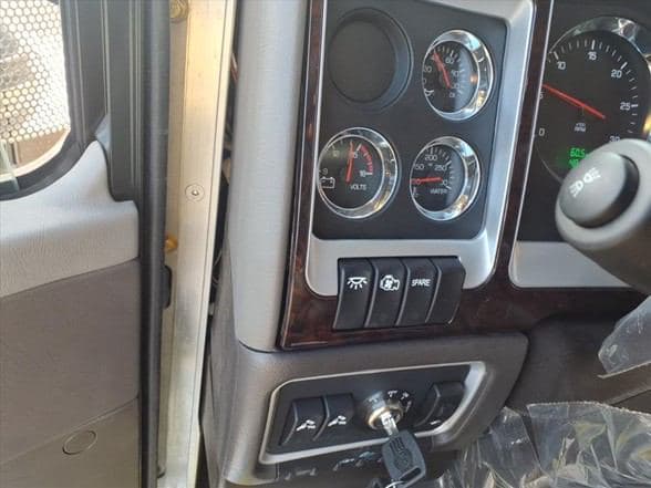 2026 Kenworth W900 image 21