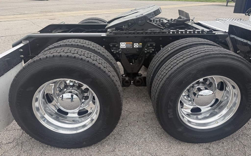 Used 2023 KENWORTH W900L image 9