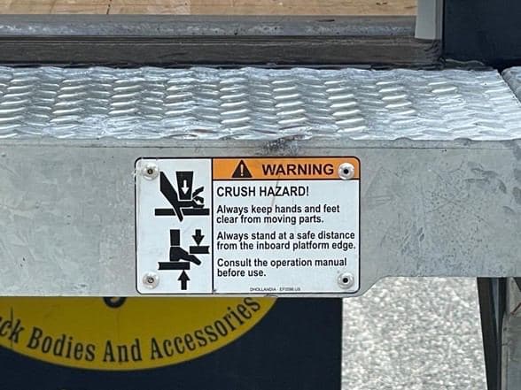 2025 Isuzu NRR image 22