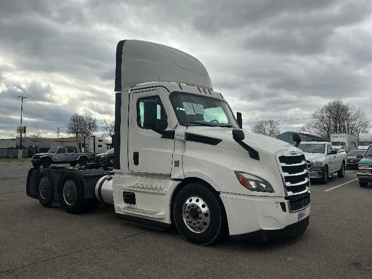 2023 Freightliner Cascadia 126 image 1
