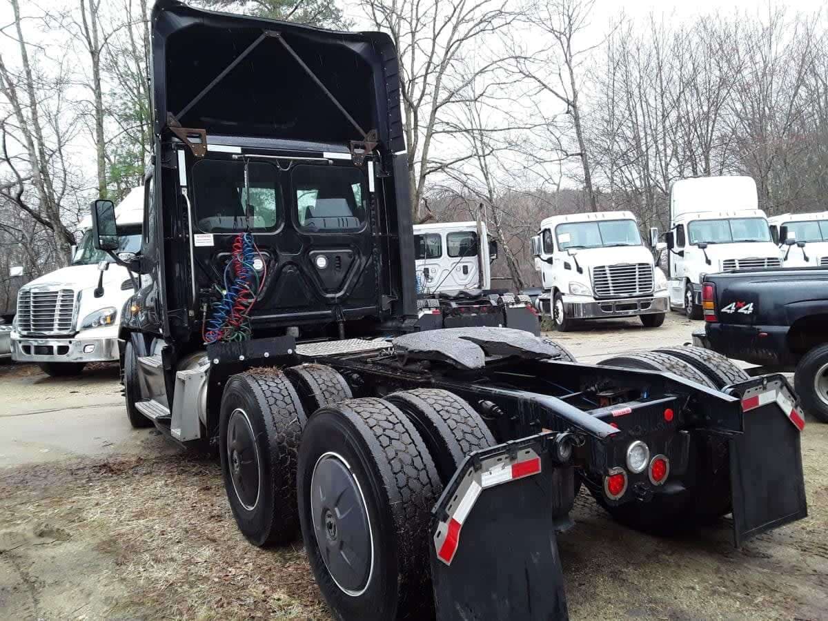 Used 2019 FREIGHTLINER Conventional - Day Cab - CASCADIA 125 For Sale image 4