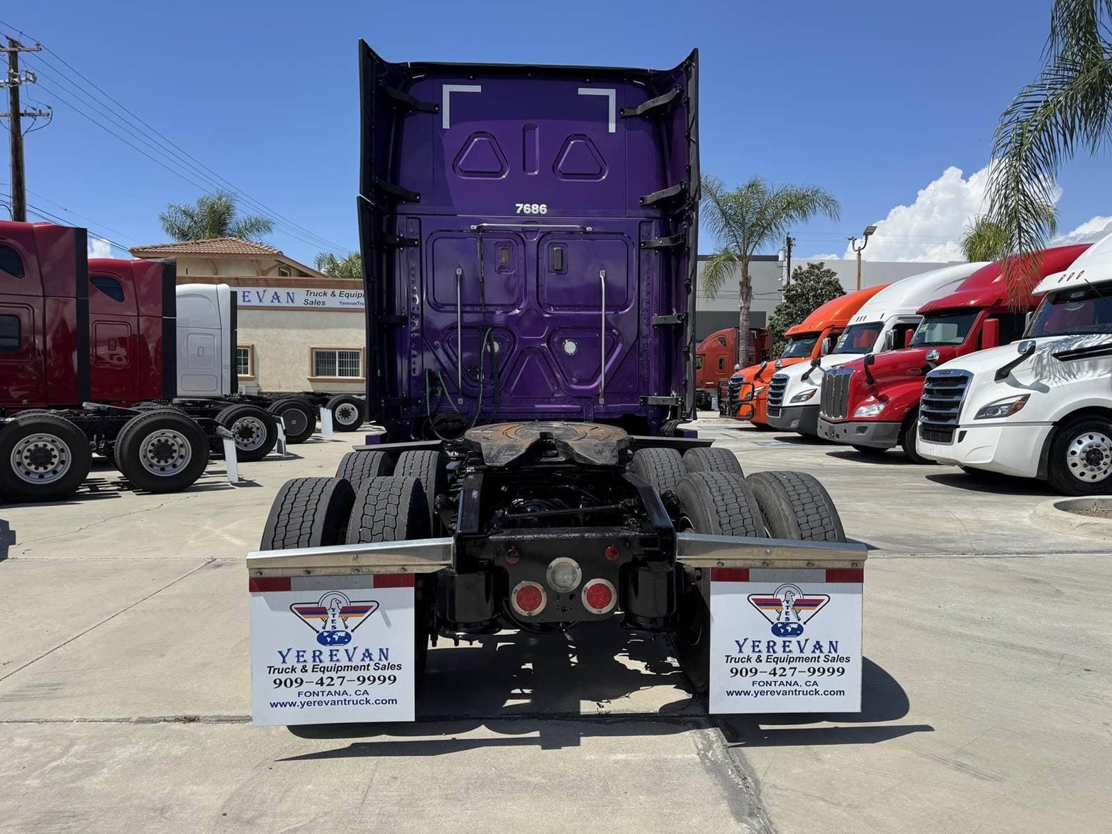 2023 Freightliner Cascadia 126 image 3