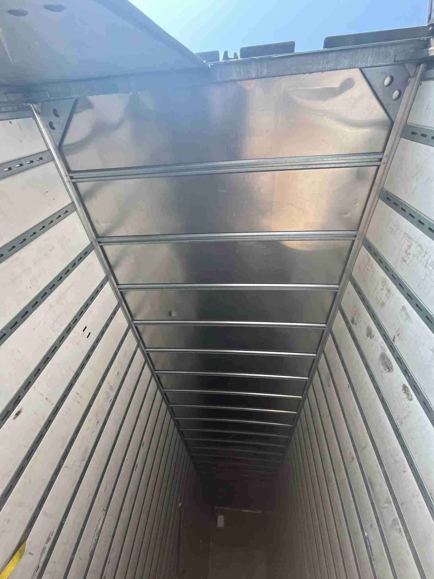 2018 Vanguard 53` Dry Van image 2