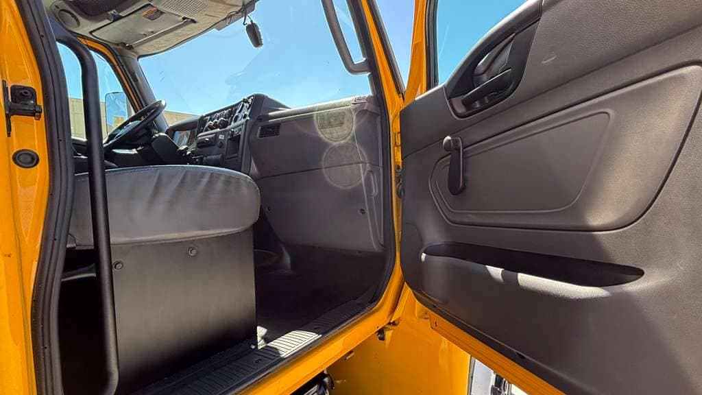 Used 2021 INTERNATIONAL MV607 image 14