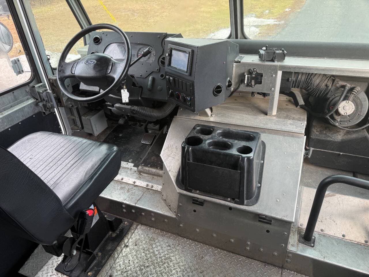 2019 Ford Stripped Chassis image 17