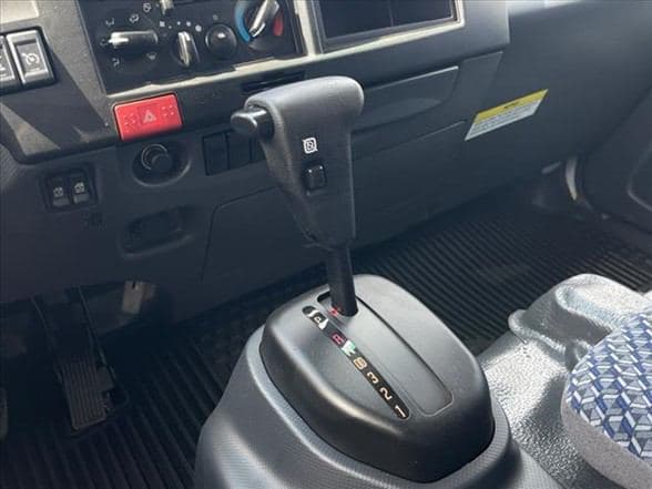 2025 Isuzu NRR image 15