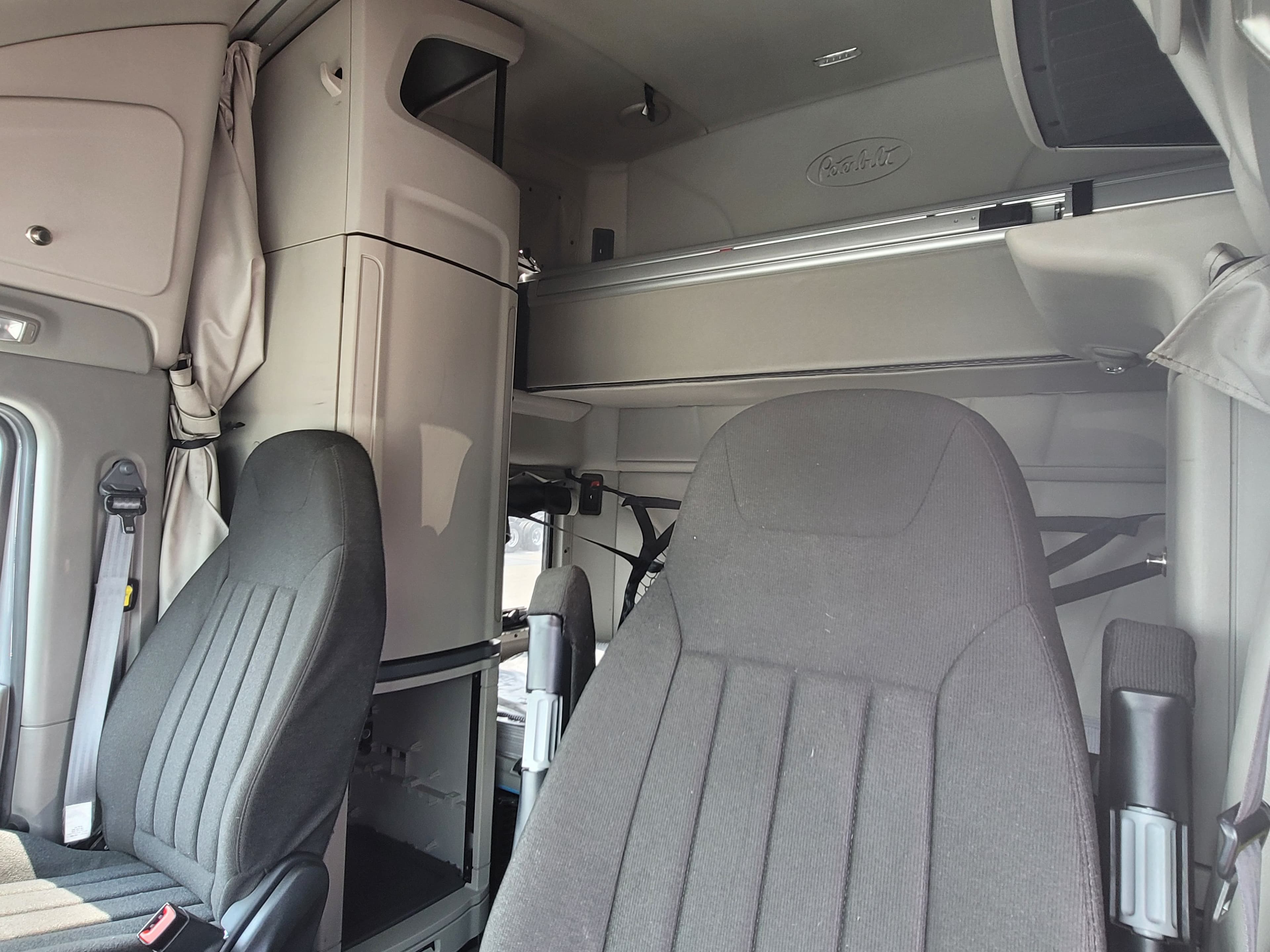 2021 Peterbilt 579 image 8