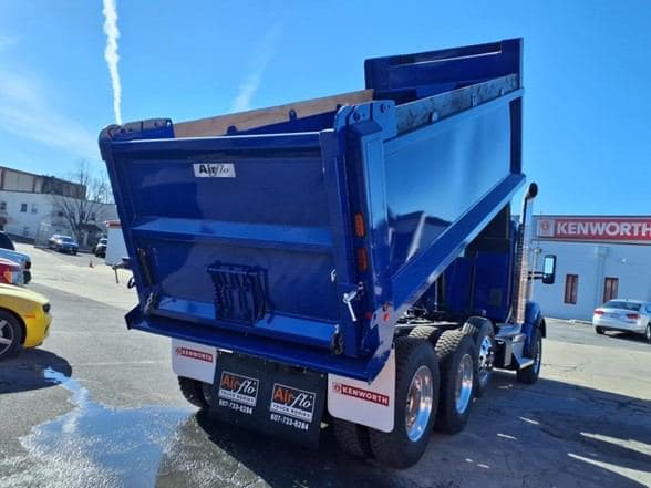 2025 Kenworth T880 image 18