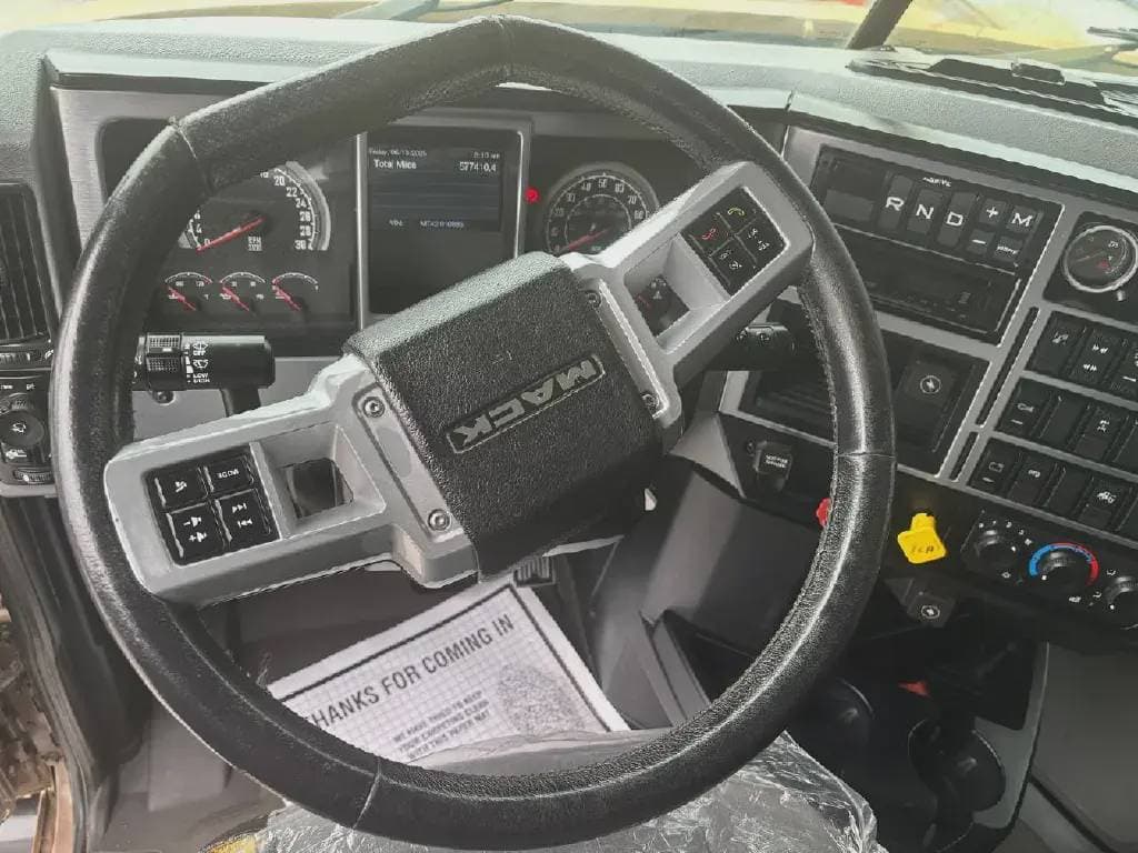 Used 2020 MACK Conventional - Sleeper Truck image 6