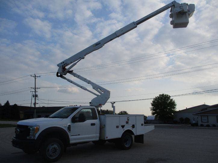 2017 Ford F550 BUCKET TRUCK 4X4 image 46