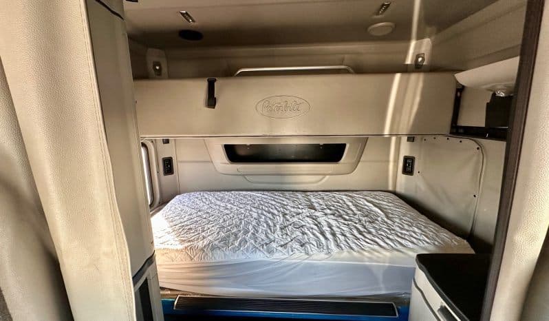 2019 Peterbilt 579 image 9