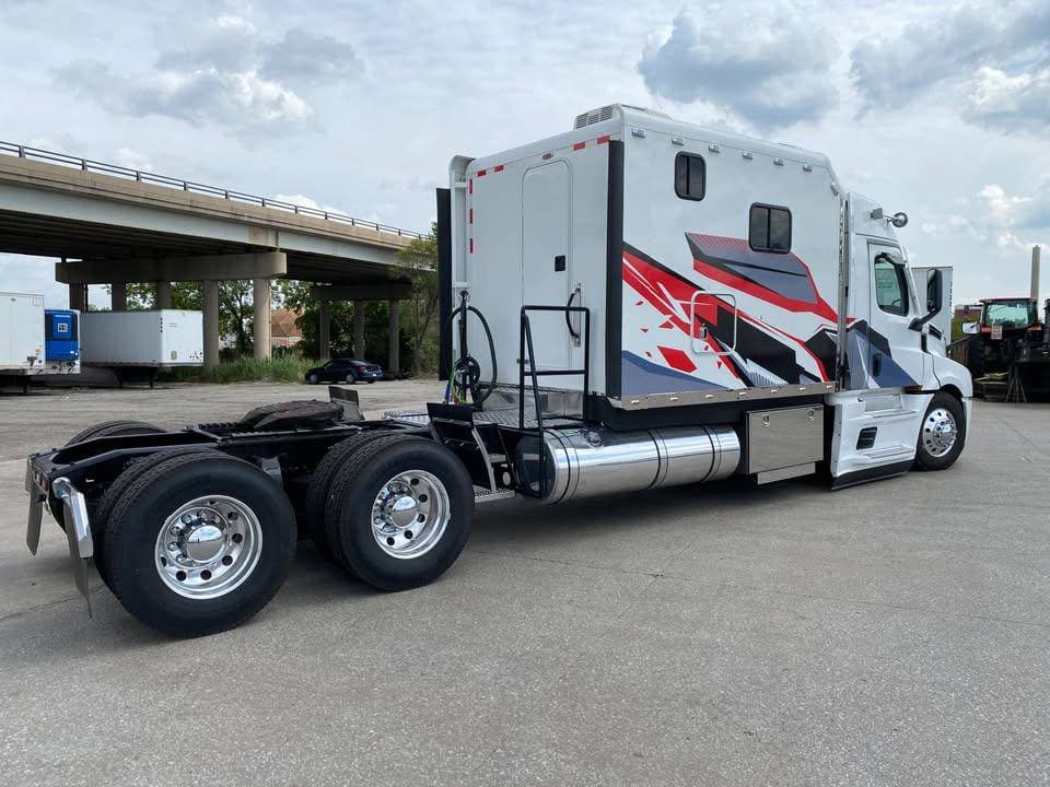 2022 Freightliner Cascadia image 6