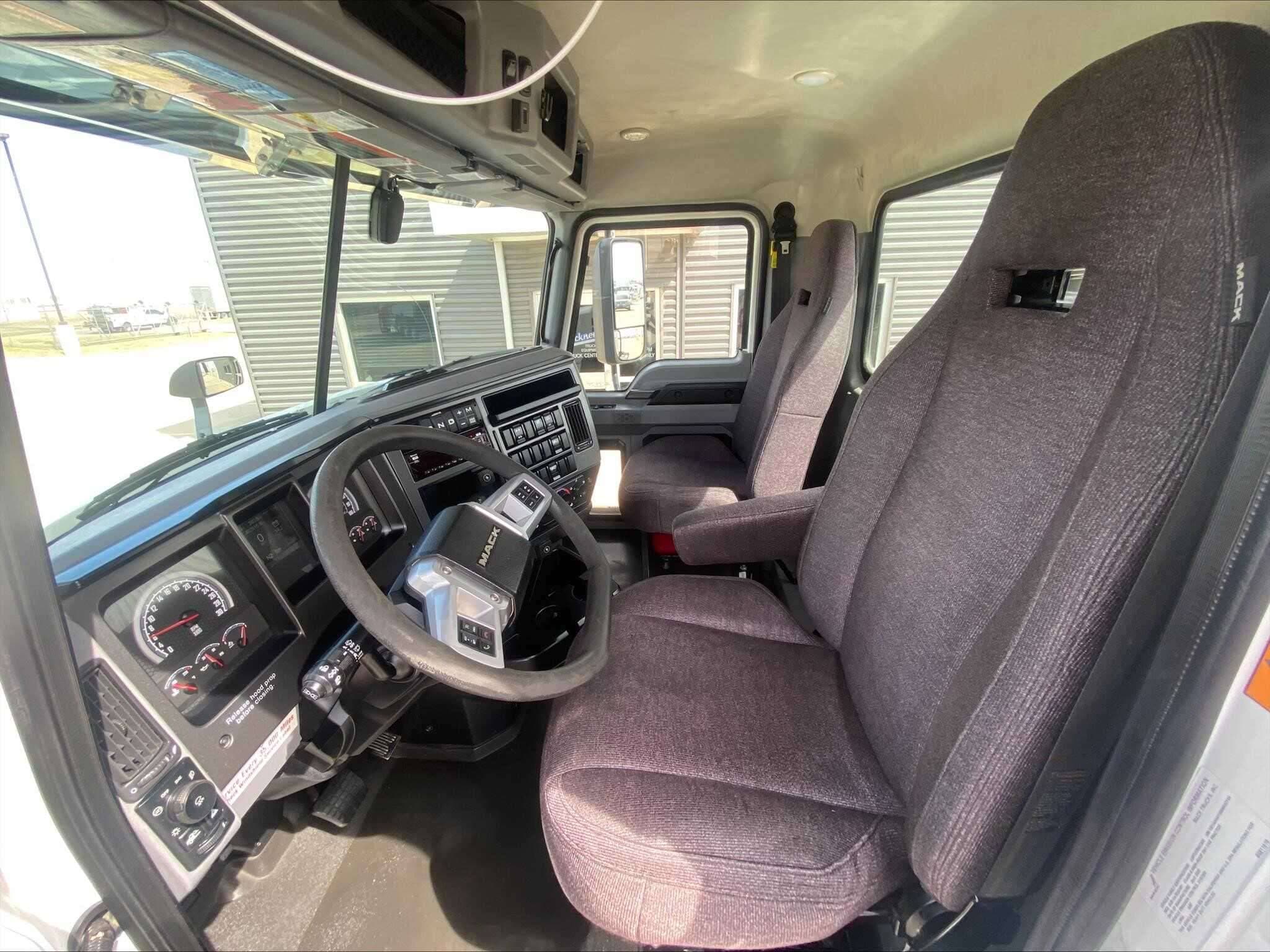 Used 2021 MACK ANTHEM Conventional - Day Cab in Oklahoma City, OK image 16