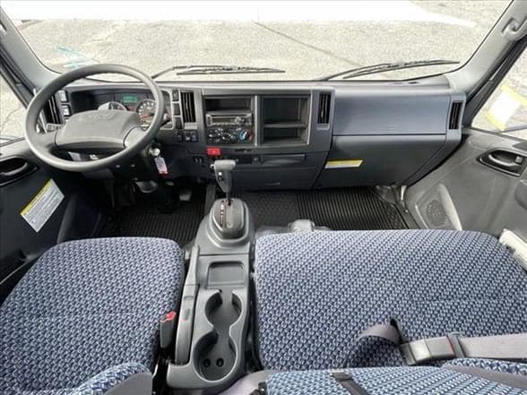 2024 Isuzu NRR image 18