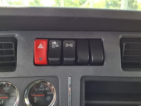 2025 Kenworth T880 image 19