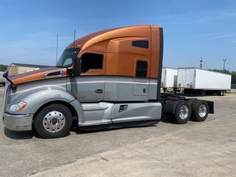 2022 Kenworth T680 image 2