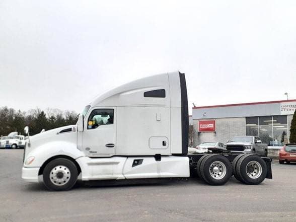 2018 Kenworth T680 image 2