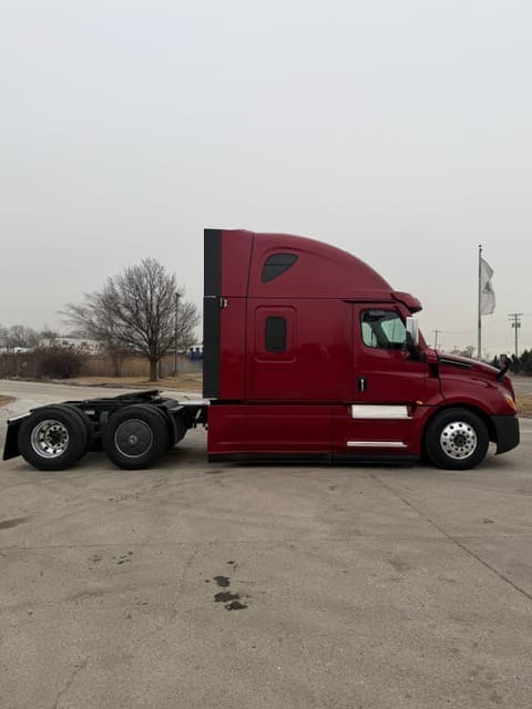 2023 Freightliner Cascadia image 12