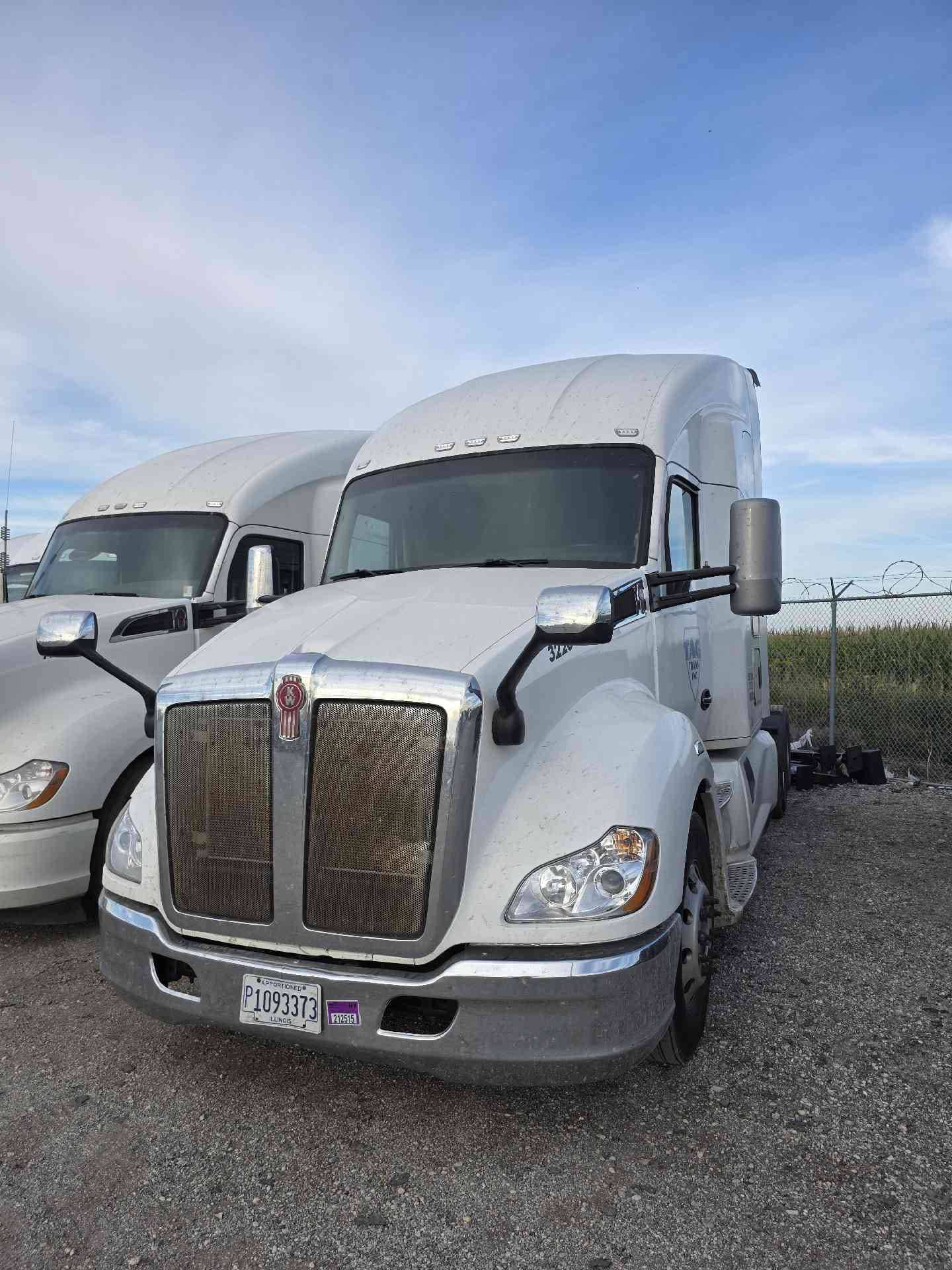 2022 Kenworth T680 image 2