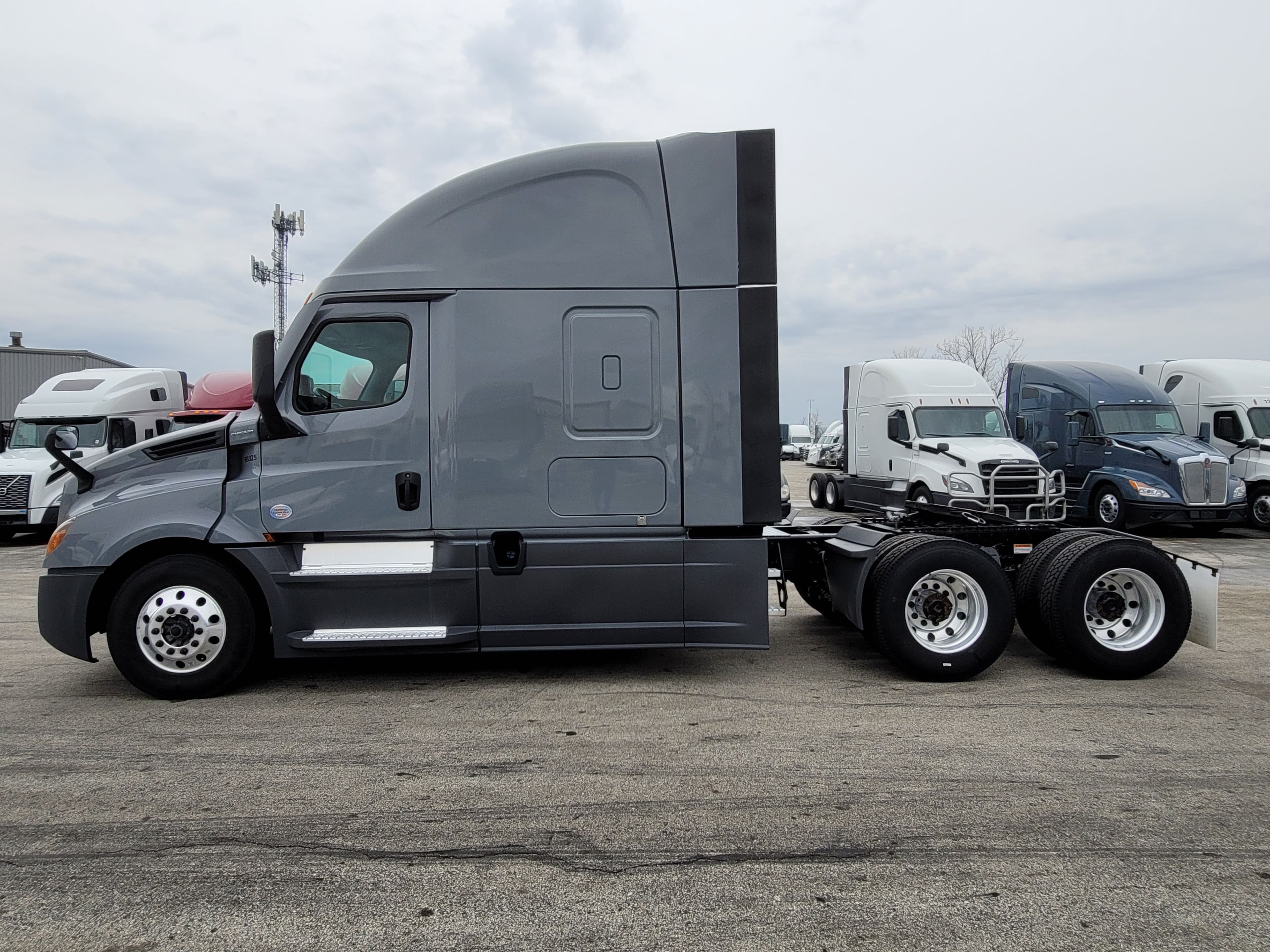 2023 Freightliner Cascadia 126 image 2