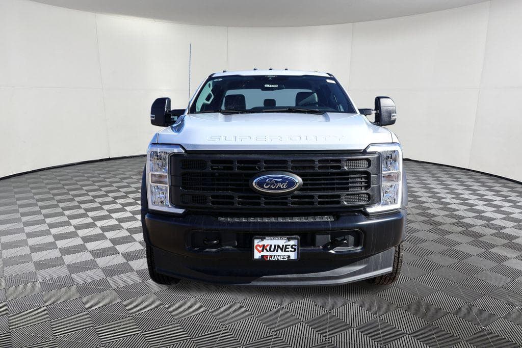 2024 Ford F-550SD XL Cab Chassis image 10