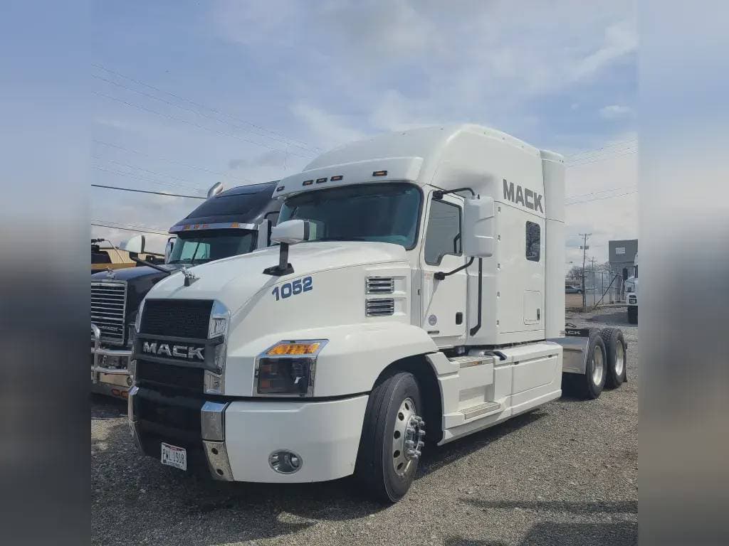 Used 2020 MACK Conventional - Sleeper Truck image 1