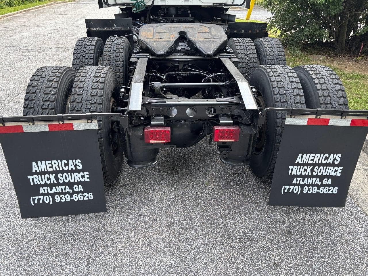 2020 International LT625 image 9