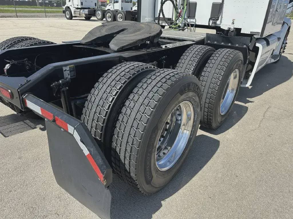 2022 Peterbilt 579 image 5