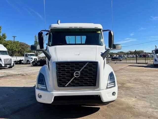 2019 Volvo VNR image 3