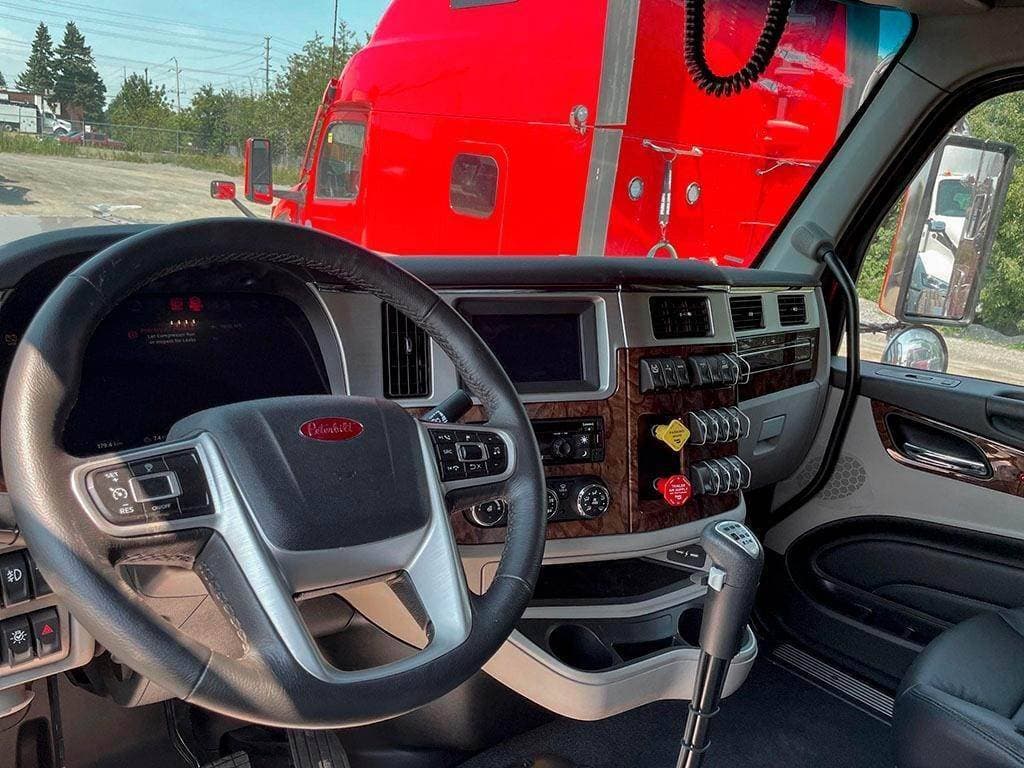 2025 Peterbilt 589 image 11