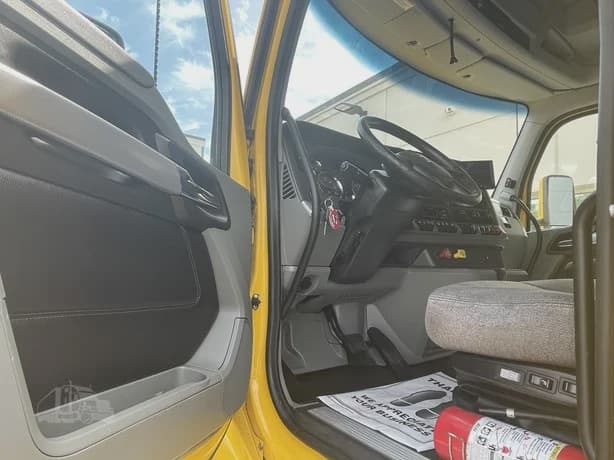 2021 Kenworth T680 image 8