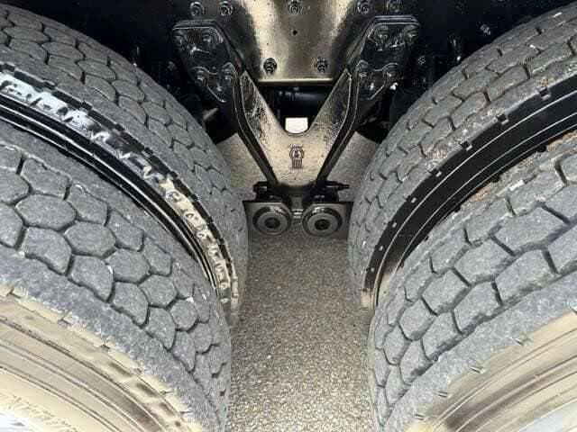 2021 Kenworth T880 image 16