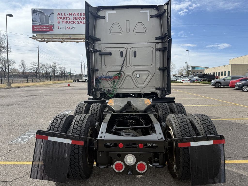 Used 2024 FREIGHTLINER PT126064ST image 6