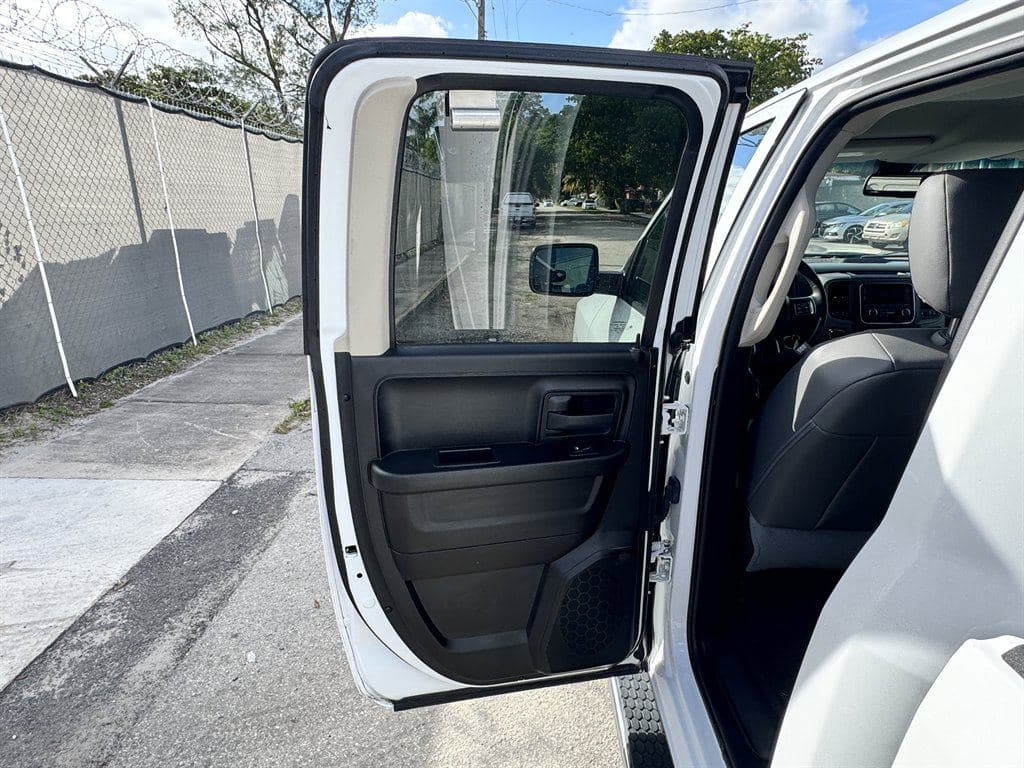 2020 Ram 1500 DS image 28