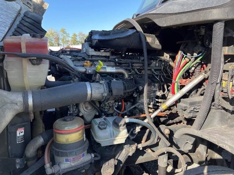 2018 Freightliner Cascadia image 2