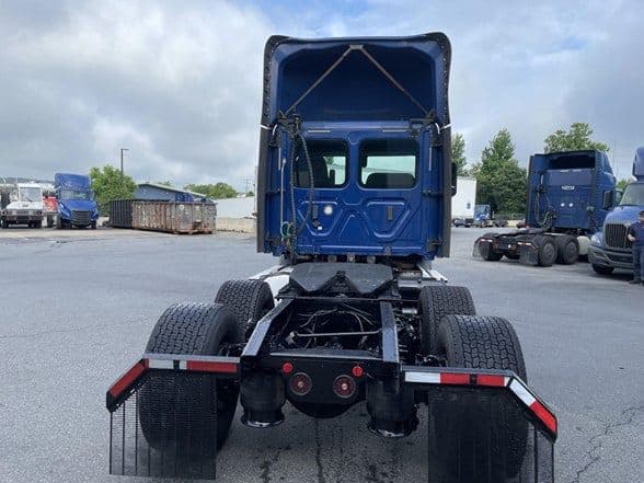 2020 Freightliner Cascadia 116 image 3