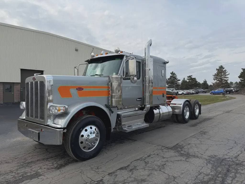 2025 Peterbilt 589 image 7