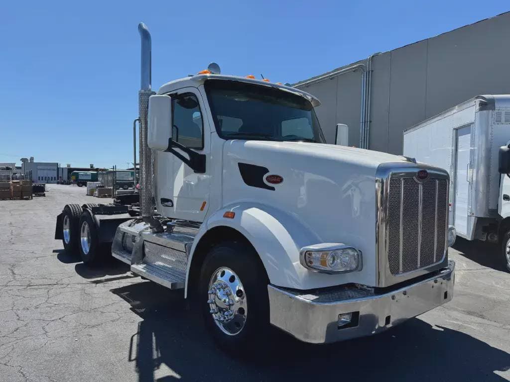 2022 Peterbilt 567 image 3