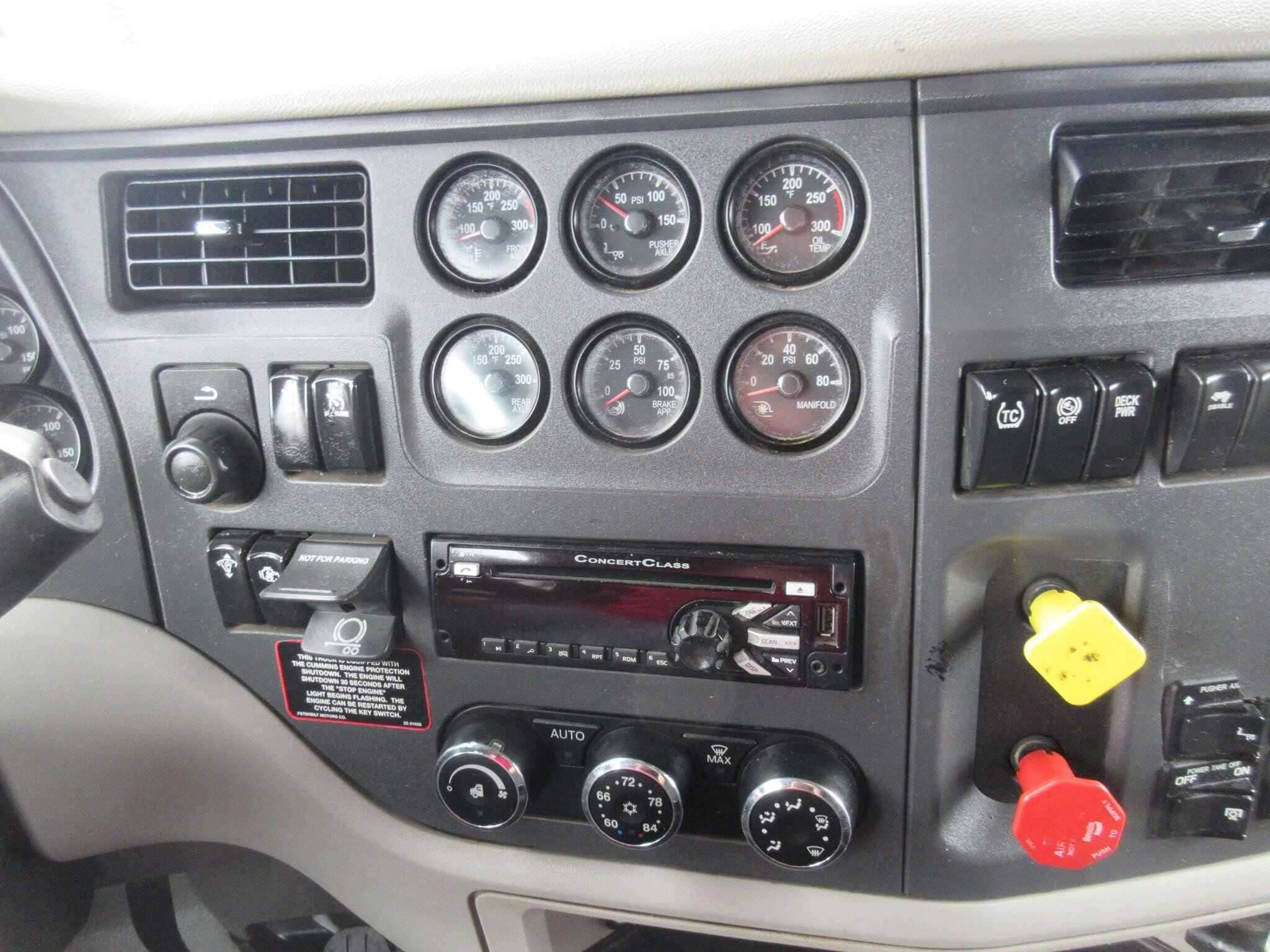 2019 Peterbilt 567 image 11