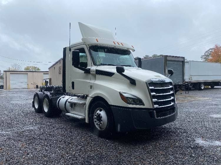 2019 Freightliner Cascadia 126 Day Cab Truck - 435HP, 12 Speed Automatic image 1