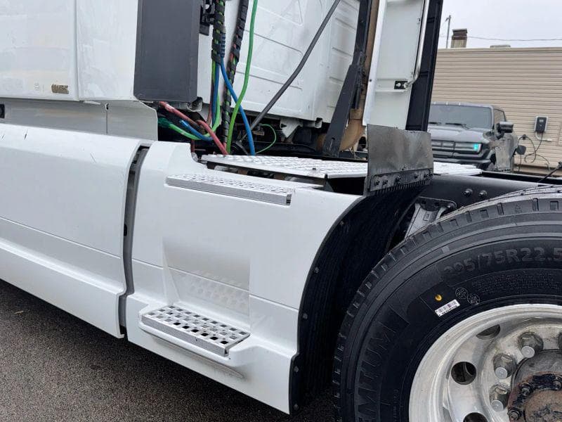 2020 Volvo VNL image 15