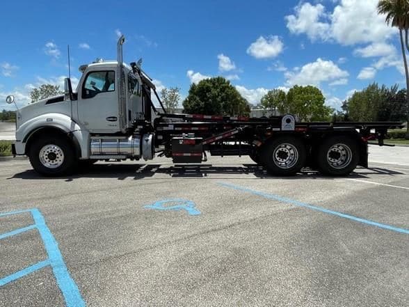 2025 Kenworth T880 image 10